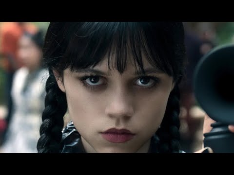 Miércoles : Miércoles rechaza meterse en el grupo (1x03)