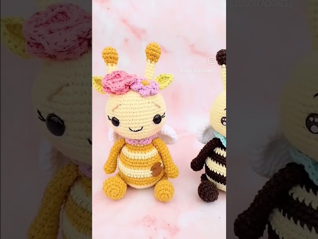 Vídeo relacionado con Alice Wheeler Llavero de abeja de cuero vegano, Negro, talla única