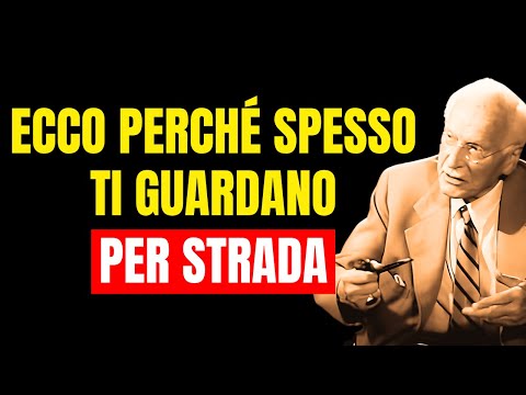 Il significato SPIRITUALE del PERCHÉ la gente ti guarda MOLTO per strada | Filosofia di Carl Jung