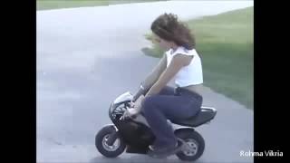 Download lagu MUVIZA COM  Video Lucu Motor Jatuh Bikin Ketawa Ngakak mp3