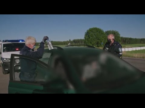 Kakat housussa ja puolikas viinapullo - Poliisit Kouvola