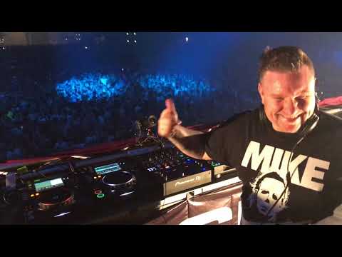 Partyraiser playing Dave Dope in Sydney