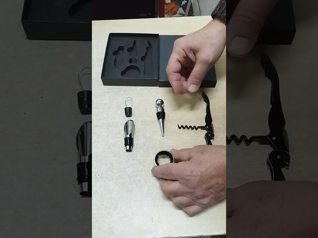 Vídeo relacionado con 4 cierres de silicona para botella, adaptador antigoteo, accesorio a prueba de fugas, accesorio de repuesto para botellas, accesorio para botellas para niños, tapón universal