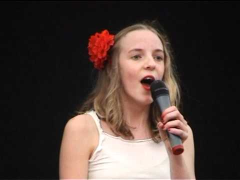 Zomerfeest Ertvelde 2012 - KIDS IDOOL - Jufika J.mpg