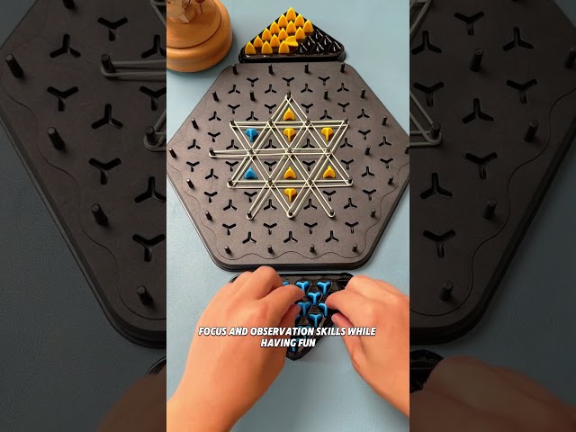 Vídeo relacionado con Chain Triangle Game, Triggler Juego de Mesa GomasTriangulos, Mesa de Ajedrez en Cadena, Juego de Ajedrez Triángulo de Cadena para Niños Adultos, Juegos Clavijas Triangulares, 2-4 Jugadores