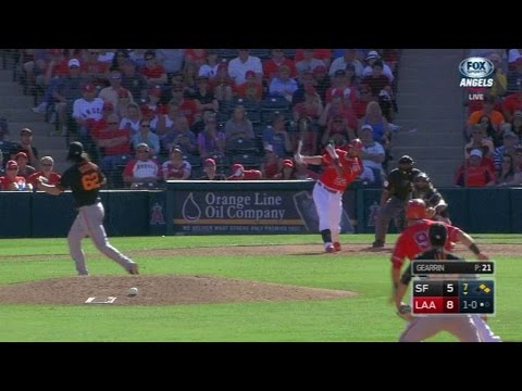 SF@LAA: Gearrin induces a grounder for a double play