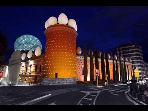 A Walk Around The Salvador Dali Museum - Figueres, Spain