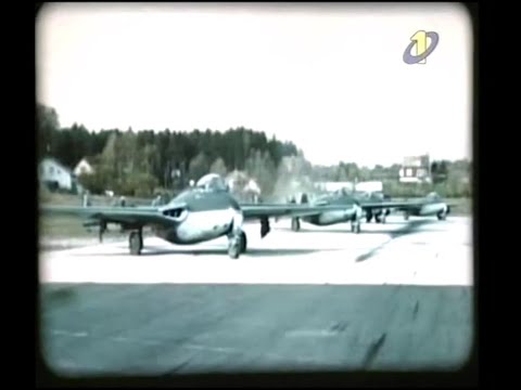 Swedish de Havilland J 28B Vampires at F18 Tullinge (1952)