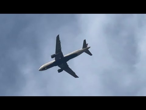 Delta Air Lines Airbus A320-212 (DL1368, N350NA) landing to JFK Airport over my house from MSY