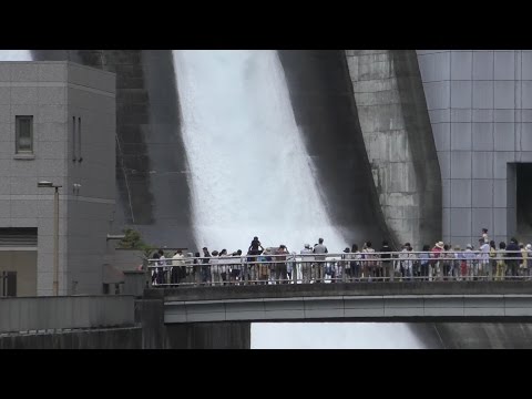 宮ヶ瀬ダム観光放流