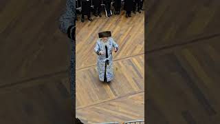 Download lagu Bobover Rebbe Dances Mitzvah Tantz At His Einikel's Wedding Sivan 5785 mp3 Download lagu Bobover Rebbe Dances Mitzvah Tantz At His Einikel's Wedding Sivan 5785 mp3