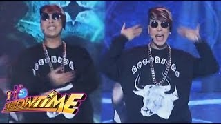 Vice Ganda sings &quot;Boom Panes&quot; on Showtime
