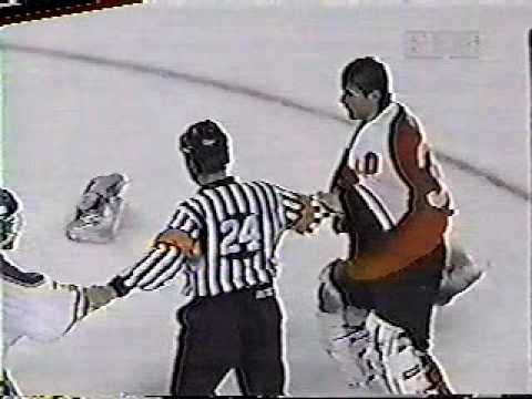 Philadelphia Flyers vs Buffalo Sabres line brawl 1996/3/29