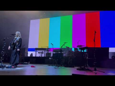 Phoebe Bridgers - That Funny Feeling (Live @ Greek Theatre)