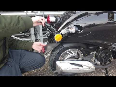 Nova Motors Motorroller Schnell-Start-Anleitung - Spritzschutz montieren