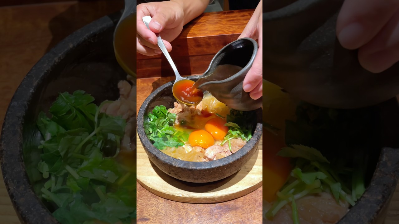 京都の祇園で楽しめる混ぜる石焼親子丼(Mix-It-Yourself Stone-Grilled Oyako Don in Gion, Kyoto)