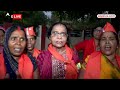 PM Modi की रैली में आईं गोला ने खींचा सबका ध्यान, एक गाने में गिना दिए मोदी सरकार के काम| Varanasi - Video