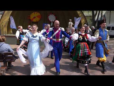 Polonez w Parku Miejskim z Zespołem Tańca Kielce. Piknik 03.05.2022