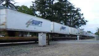 preview picture of video 'UP 4634 Highballs Southbound with ZBRLC at Gridley, California'