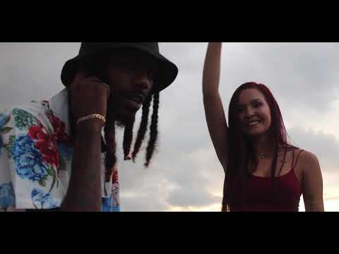 Victor Medina Ft @CHOLIARE - Mi nena - Video Oficial