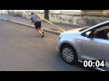 Иван Наумов тащит машину на троссе 50 метров 