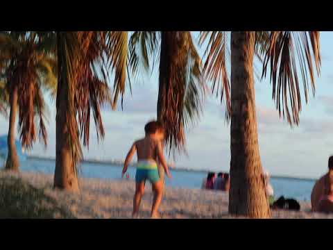 Astor baila en la playa