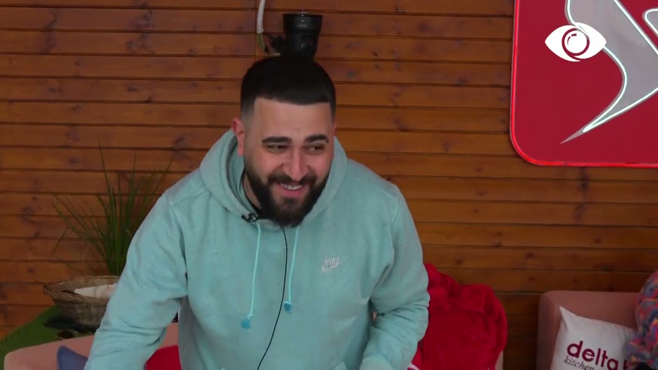 Ky e ka mpirë atë/ Banorët zgjohen dhe bisedojnë në verandë