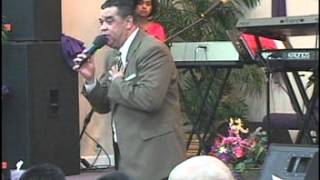 preview picture of video 'Pastor Carlos Morales - Dios Esta En Control'