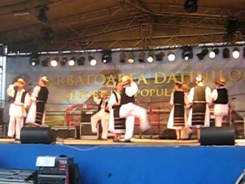 23- SARBATOAREA DATINILOR LA RACIU - MURES - MVI_0283.AVI