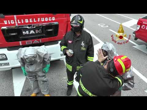TRIESTE - PERDITA DI SOSTANZA TOSSICA CORROSIVA DA UN CONTAINER
