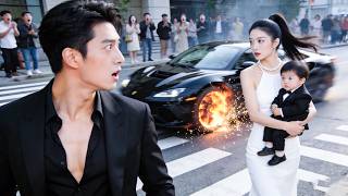 她路遇意外，毫不猶豫救下一個遇險的小男孩，抬頭卻驚愕發現，小男孩的父親，竟是她多年前偶然共度一夜、早已塵封在記憶裡的男人！