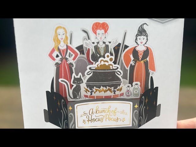 Vídeo relacionado con Hallmark Paper Wonder - Tarjeta desplegable de villanos de Disney (celebración) para cumpleaños, Halloween, graduaciones, felicitaciones
