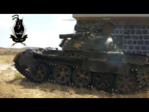 استهداف مقرات النظام في تل أم حوران في ريف درعا بقذائف الدبابة من قبل لواء الخليفة عمر