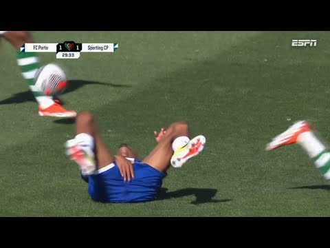 Wenderson Galeno: Soccer Nutshot. Portugal. Porto vs. Sporting. 26/05/2024. Kick in the nuts.