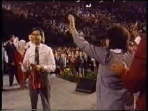 Benny Hinn - healing miracles 12/13