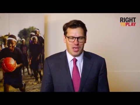 Johann Olav Koss bedankt alle deelnemers van de Nationale Postcode Loterij