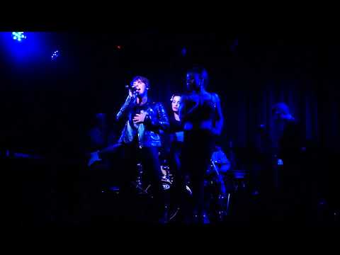 *Vince Tomas LIVE Performance Singing Unreleased Song  "MEDICINE"!*