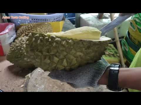 Amazing Durian Cutting Skills - Durian Master - Cambodia Street Food