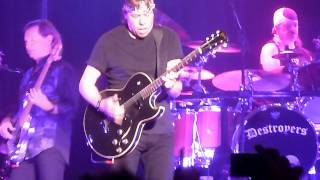 George Thorogood &amp; The Destroyers - Sweet Little Rock And Roller (Live In Montreal)