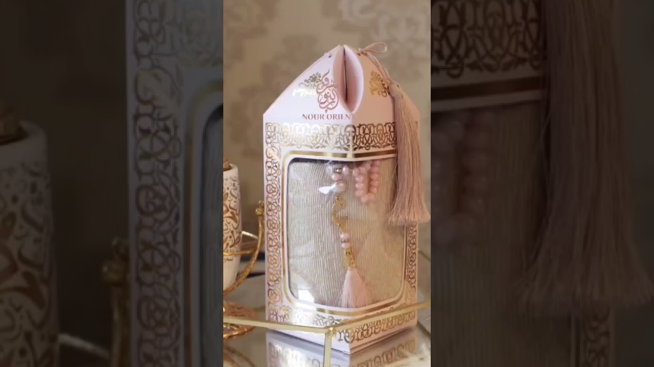 tapis de prière en coffret cadeau disponible sur le site www.nour-orient.com