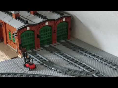 Brick City Teil 5: Lokschuppen ist in die Anlage integriert