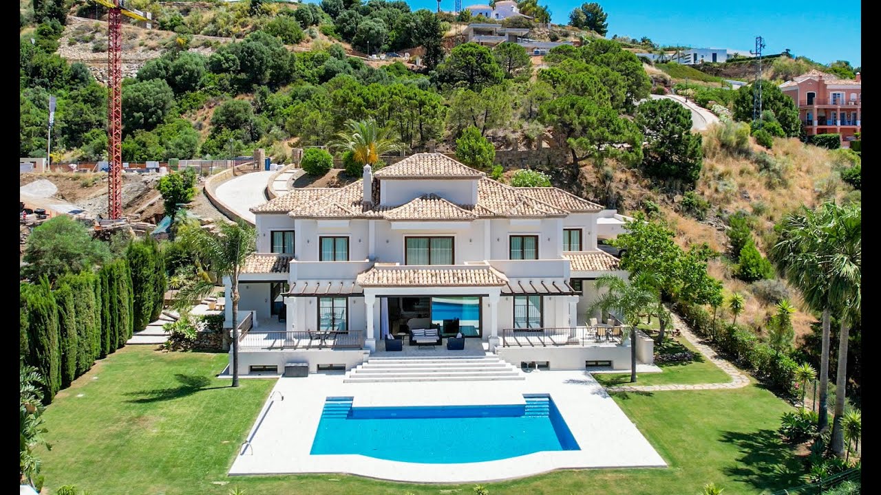 Mediterranean-style villa with with panoramic sea and landscape views for sale in Monte Mayor, Benahavis