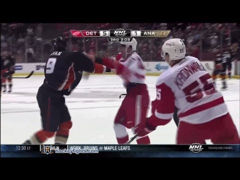Brendan Smith vs Bobby Ryan Mar 22, 2013