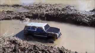preview picture of video 'Vaterra Ascender K5 Blazer in High Grass and Mud'