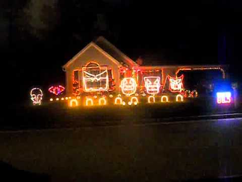 Stern Family Halloween Light Show 2011 - This Is Halloween
