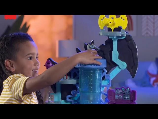 Vídeo relacionado con Fisher-Price Imaginext DC Super Friends Batman Traje mecánico volador de 36,83cm con luces, sonidos y movimiento, figura de acción de 7,6cm y accesorios de lanzador y discos, JDL03