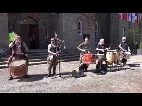 Clann an Drumma, Scottish tribal pipes & drums play "fingers" live at Scone Palace, Scotland