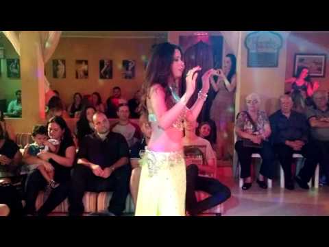 Mari Cuztódio Estréia nas noites de Talentos Khan el Khalili