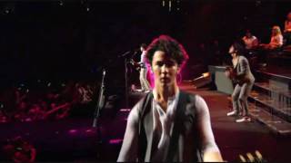 Goodnight &amp; Goodbye (LIVE with Lyrics) - Jonas Brothers- 3D Concert