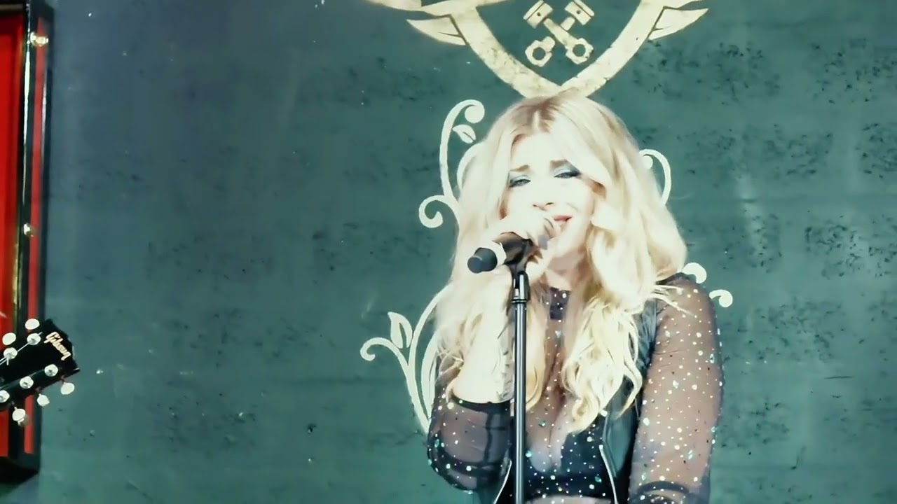 Promotional video thumbnail 2 for Laura Goodstone & The Kameleons